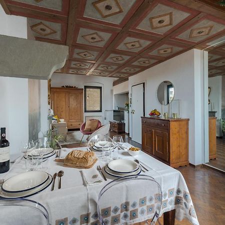 Via Lamberti, 3 - Florence Charming Apartments - Charming And Historic 5Th-Floor Attic Apartment With Elevator In A Building At The Heart Of Vibrant Florence, Just A 2-Minute Walk From All Attractions Bagian luar foto