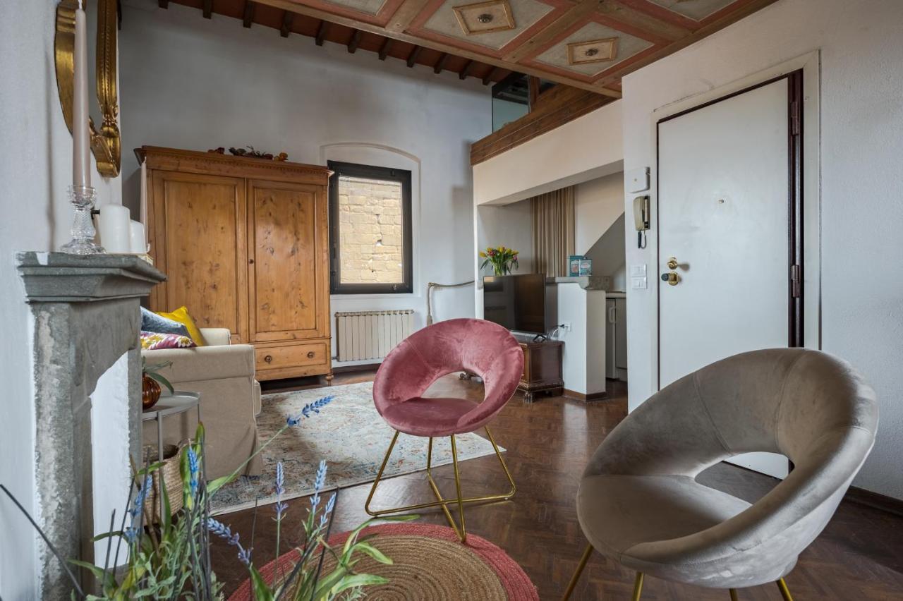 Via Lamberti, 3 - Florence Charming Apartments - Charming And Historic 5Th-Floor Attic Apartment With Elevator In A Building At The Heart Of Vibrant Florence, Just A 2-Minute Walk From All Attractions Bagian luar foto