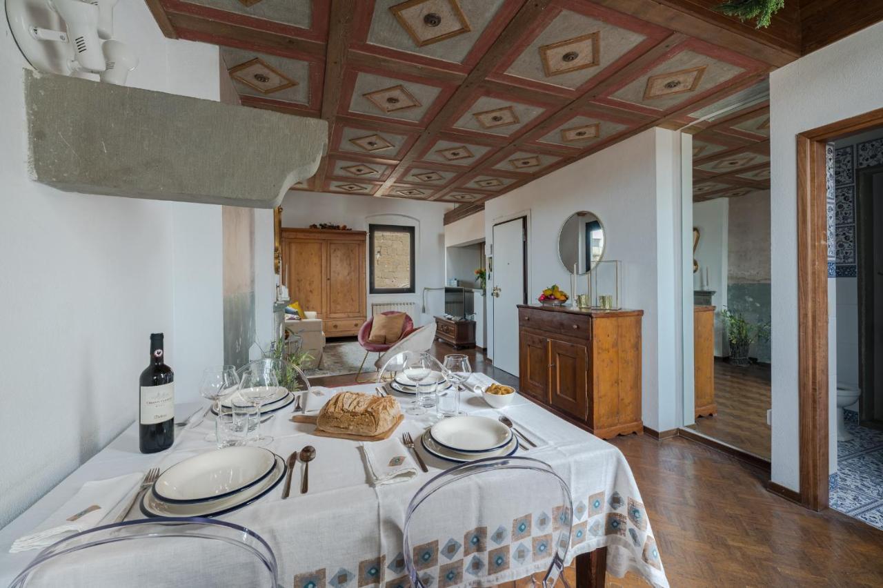 Via Lamberti, 3 - Florence Charming Apartments - Charming And Historic 5Th-Floor Attic Apartment With Elevator In A Building At The Heart Of Vibrant Florence, Just A 2-Minute Walk From All Attractions Bagian luar foto