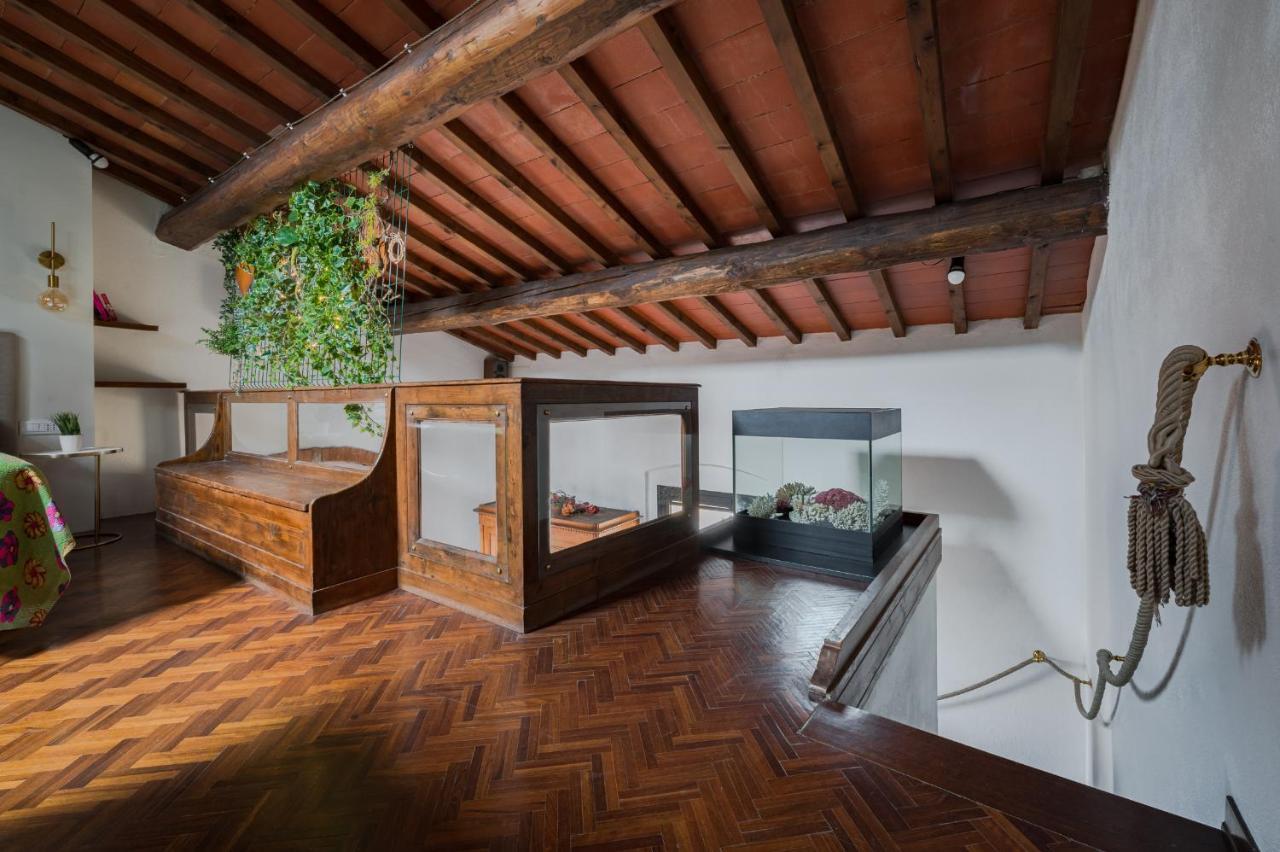 Via Lamberti, 3 - Florence Charming Apartments - Charming And Historic 5Th-Floor Attic Apartment With Elevator In A Building At The Heart Of Vibrant Florence, Just A 2-Minute Walk From All Attractions Bagian luar foto